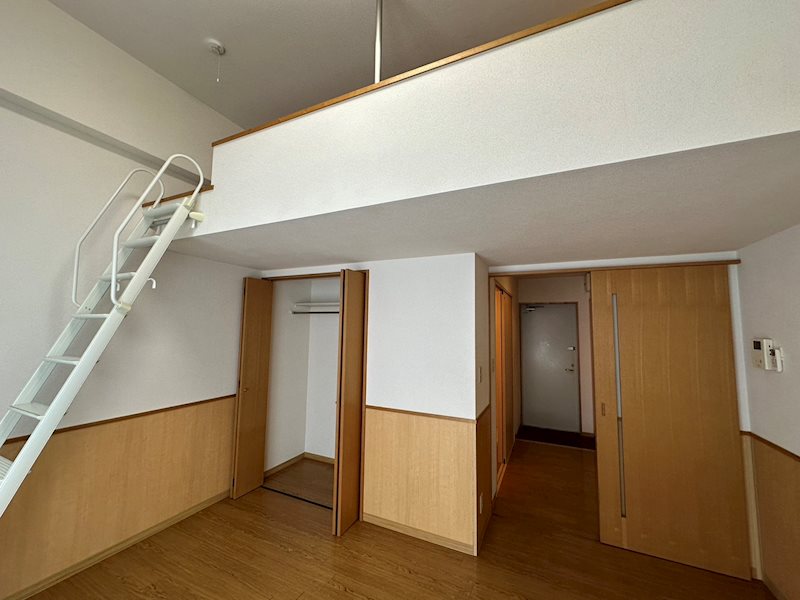 居室・リビング　同建物別号室の室内写真です。(103号室)