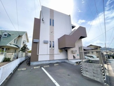 建物外観　人気のデザイナーズメゾネットです