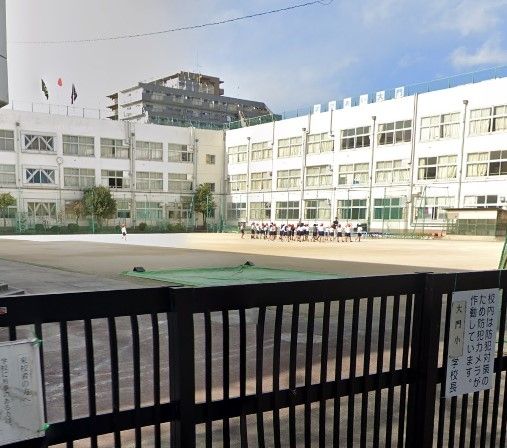小学校　荒川区立大門小学校（小学校）まで190m