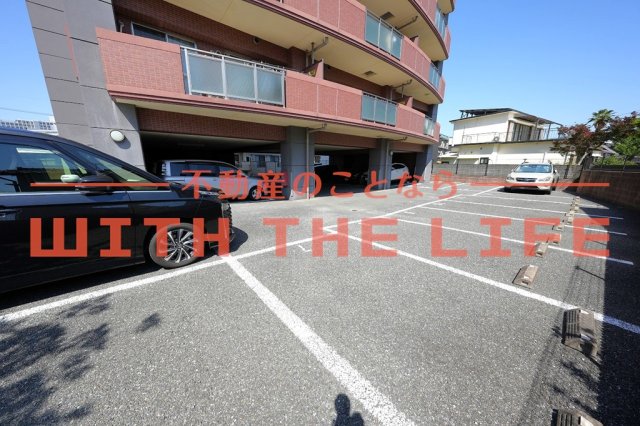 駐車場　駐車場に車を止められます