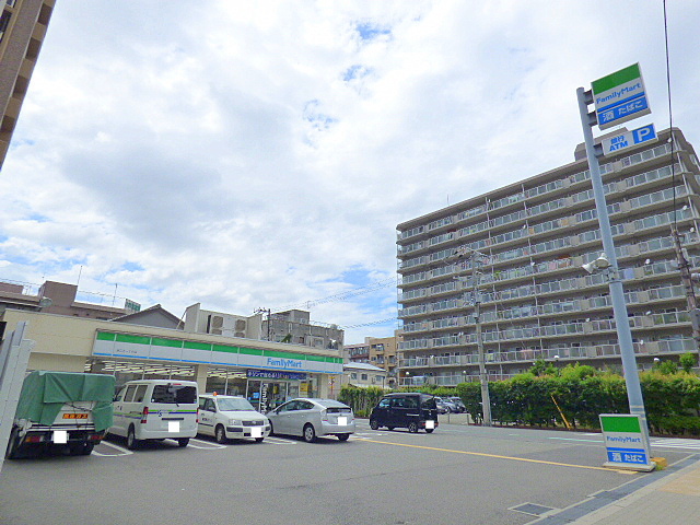 コンビニ　ファミリーマート（コンビニ）まで656m
