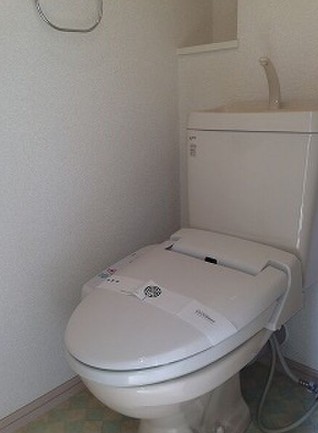 トイレ　別部屋になります。