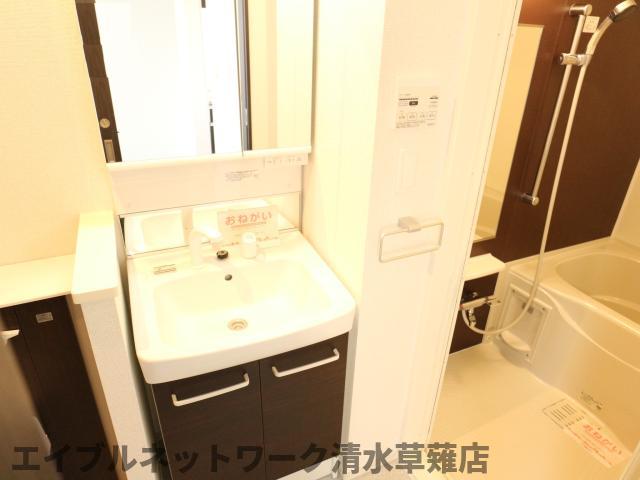 洗面設備　コンパクトで使いやすい洗面所