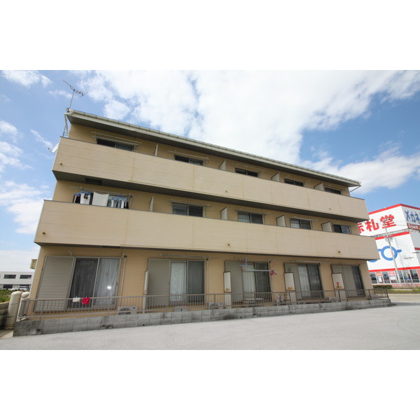 建物外観　３階建てアパート