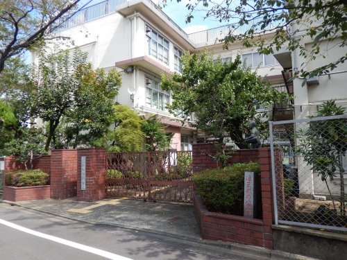 小学校　世田谷区立八幡小学校（小学校）まで1098m