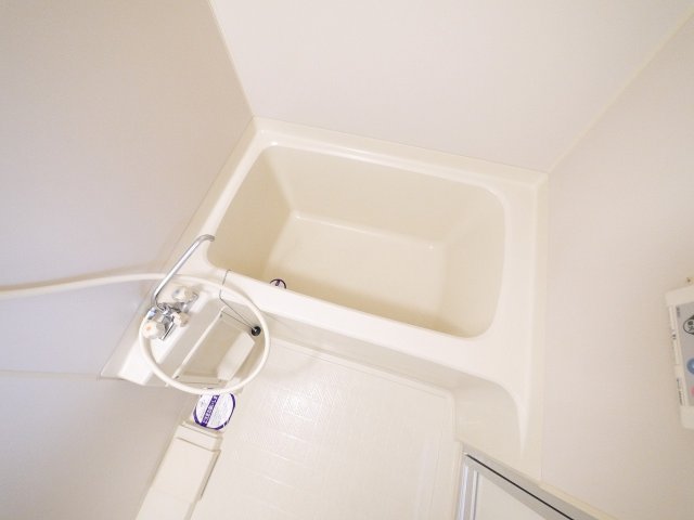 バス・シャワールーム　コンパクトで使いやすいお風呂です