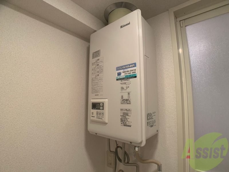 その他設備　給湯器は簡単操作で温度調整ができますよ。