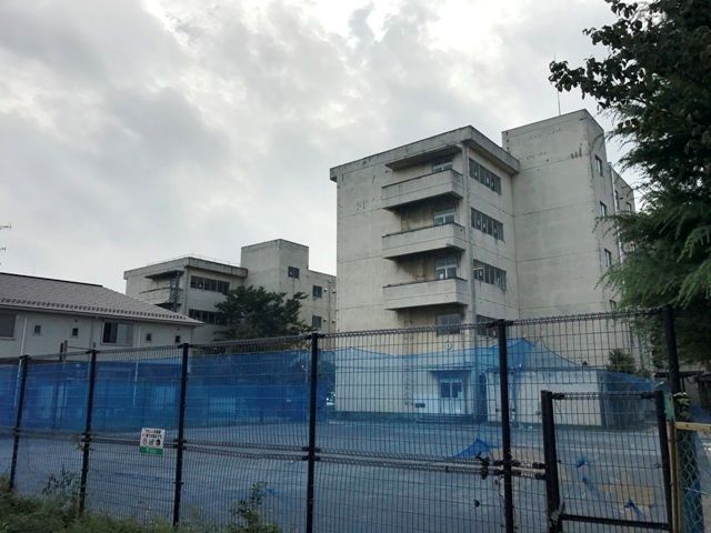 中学校　草加市立 花栗中学校（中学校）まで297m
