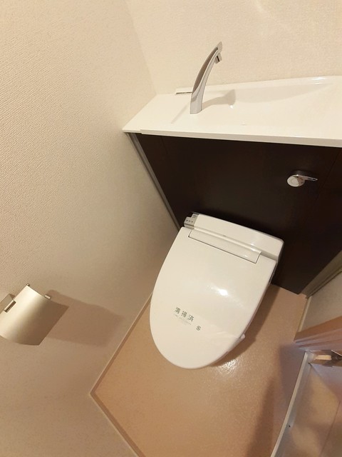 トイレ　温水洗浄便座付き
