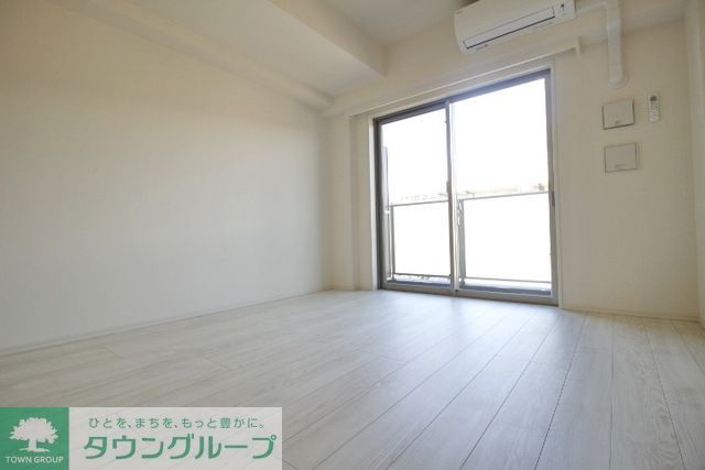 居室・リビング　日当たりのいい居室