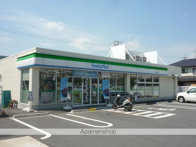 コンビニ　ファミリーマート（コンビニ）まで1438m