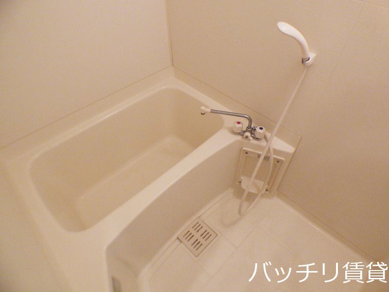 バス・シャワールーム　＊画像は別部屋の為イメージ、現状を優先致します。