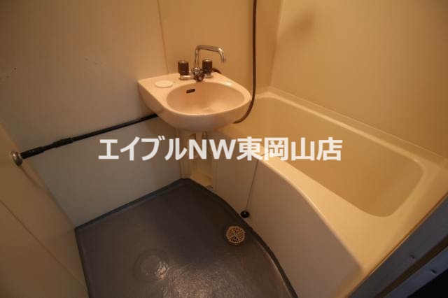 バス・シャワールーム　※同タイプのお部屋の写真です