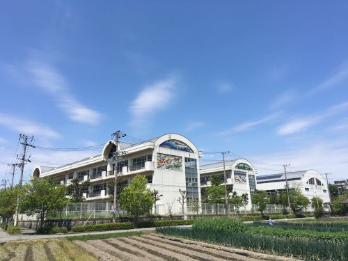 小学校　味間小学校（小学校）まで320m