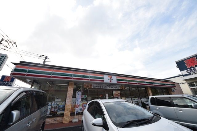 コンビニ　セブンイレブン横浜左近山団地店（コンビニ）まで530m