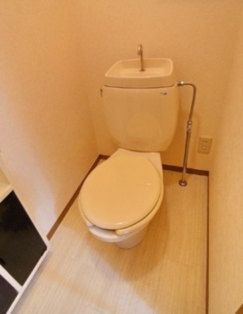 トイレ　別部屋参考写真。