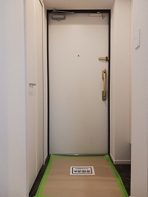 玄関　シューズBOX完備の玄関です。