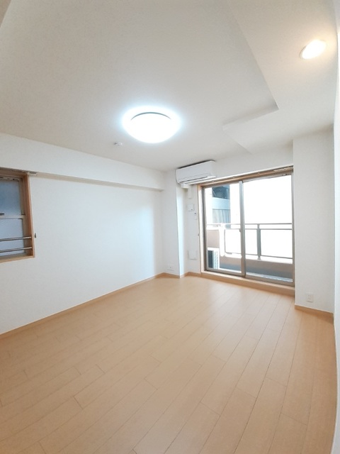 居室・リビング　※別部屋の参考写真です。