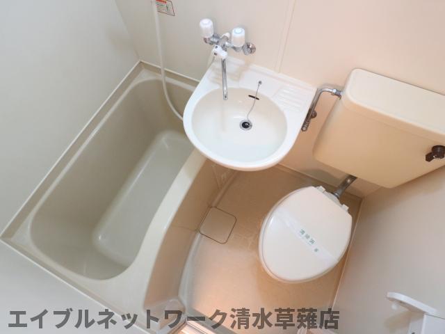 バス・シャワールーム　コンパクトで使いやすいお風呂です