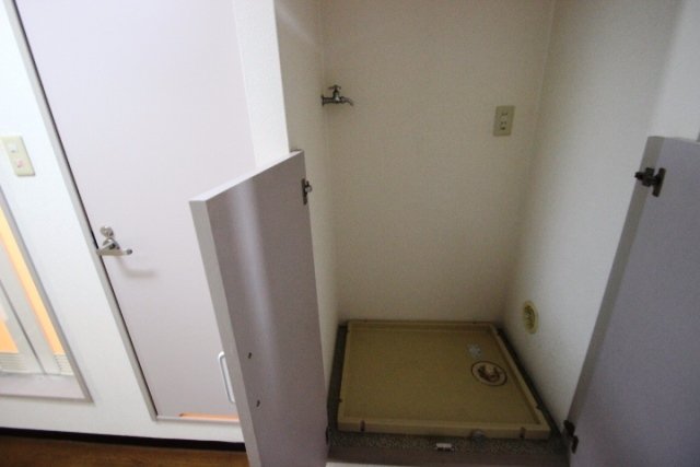 洗面設備　写真は別号室のものです。