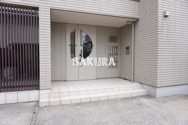 エントランス　お洒落な建物デザイン♪
