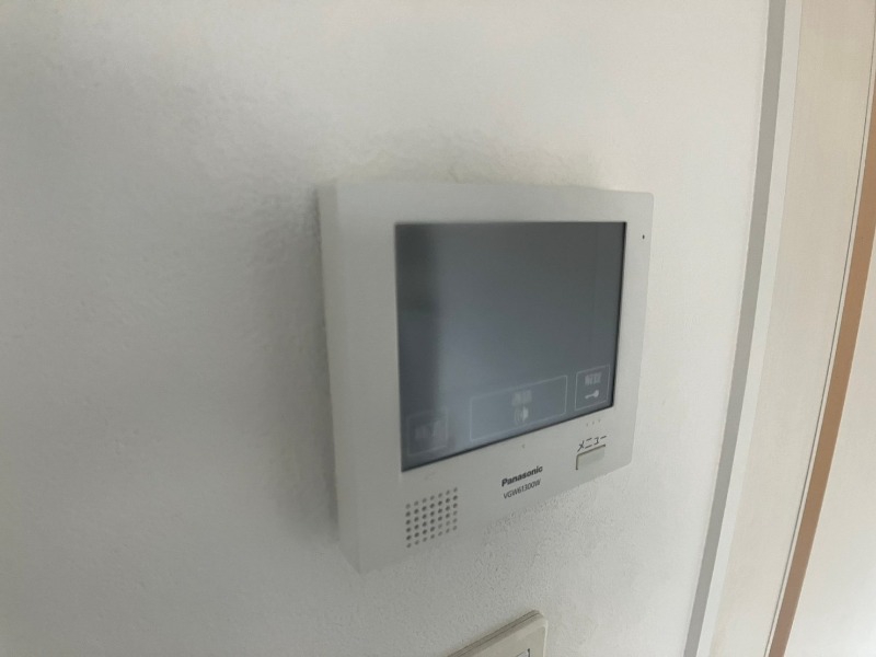 セキュリティ　ＴＶモニター付インターホンです。来客者の顔が見えるので安心！