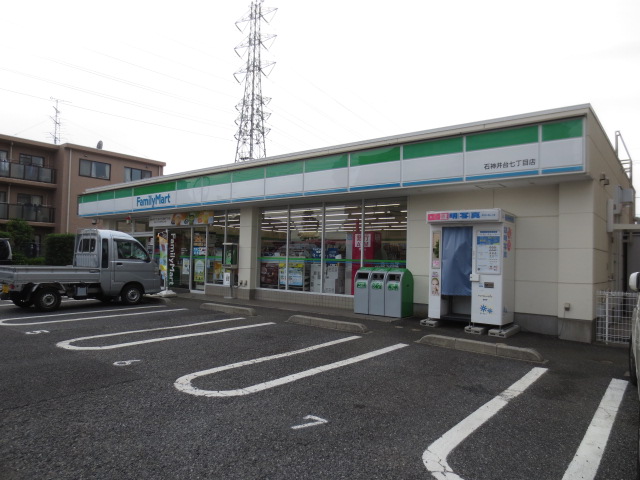 コンビニ　ファミリーマート石神井台七丁目店（コンビニ）まで995m