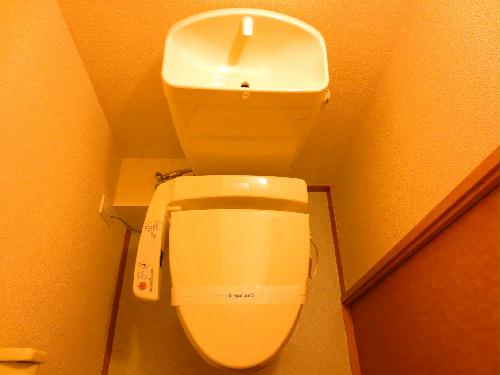 トイレ　温水便座機能付き