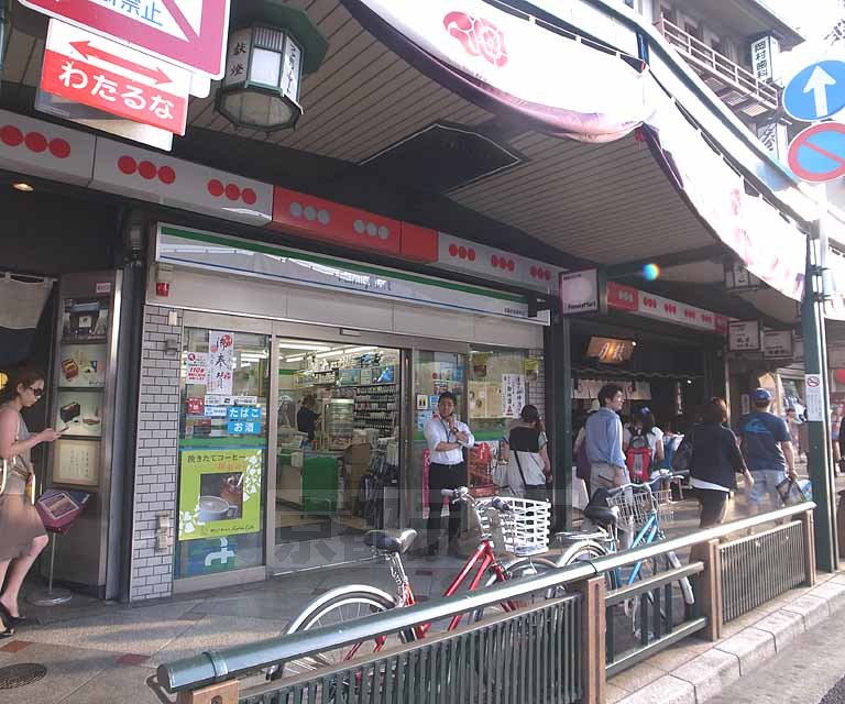コンビニ　ファミリーマート京阪四条駅前店（コンビニ）まで188m