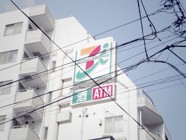 コンビニ　セブンイレブン（コンビニ）まで195m