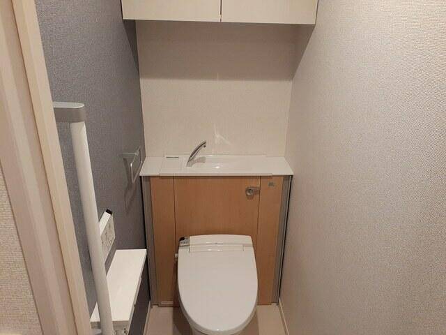 トイレ　温水洗浄便座付きです