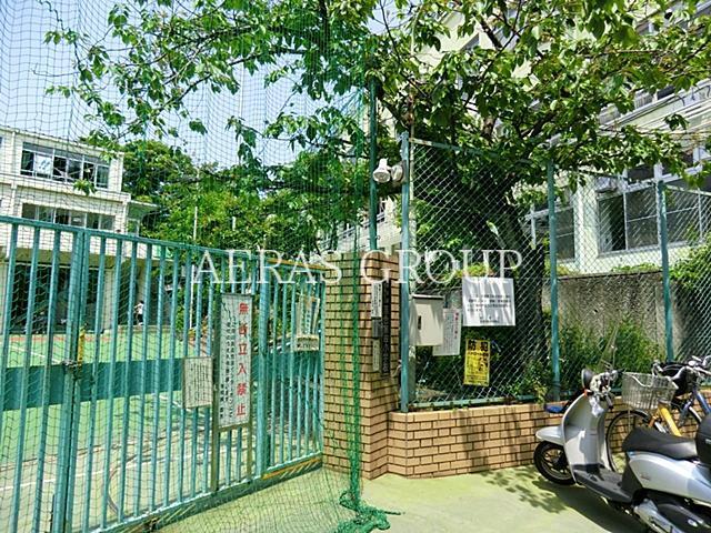 小学校　新宿区立落合第四小学校（小学校）まで693m