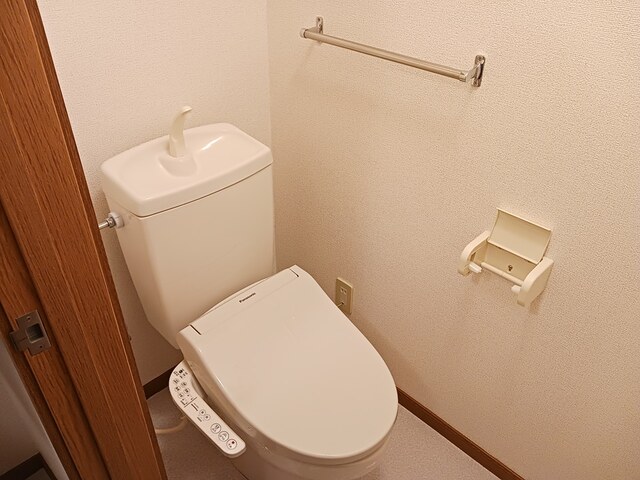 トイレ　暖房便座・ウォシュレット付き