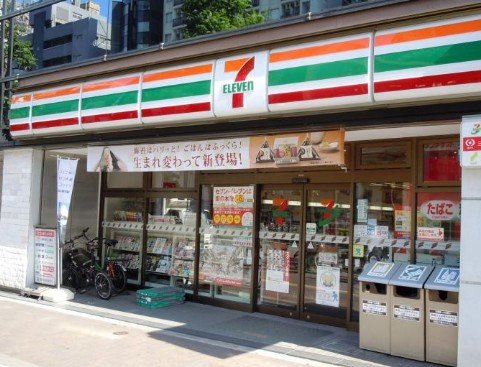 コンビニ　セブン-イレブン四谷３丁目店（コンビニ）まで441m