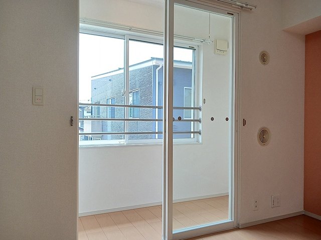 バルコニー　雨の日でも安心のサンルームです