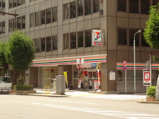 コンビニ　セブンイレブン（コンビニ）まで310m