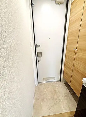 玄関　別部屋の画像を使用しております。