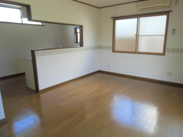 ＪＲ羽越本線 酒田駅 徒歩32分 2階建 築28年の居間写真