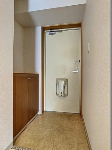 ル・サンク西市の玄関写真