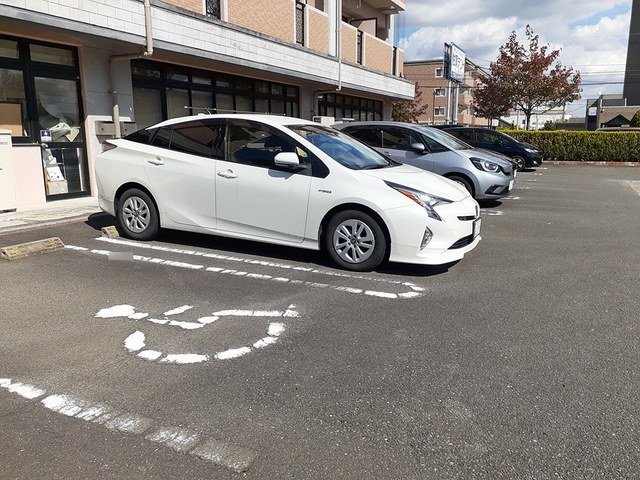 駐車場　車をお持ちの方に嬉しい駐車場付きの物件です