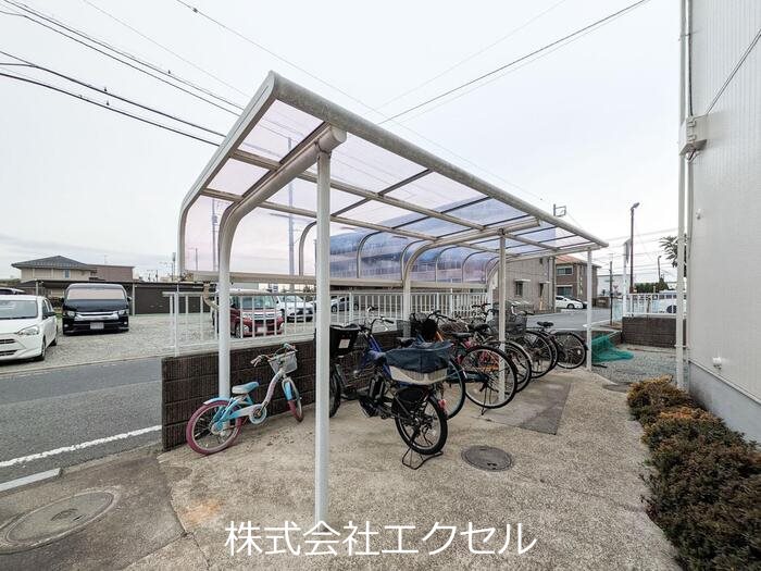 その他共有部分　屋根付きの駐輪場です。