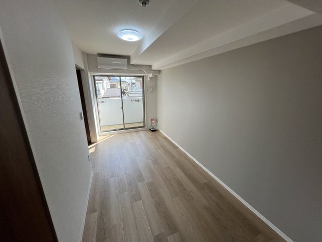 ONLYONE伊丹千僧の居間写真
