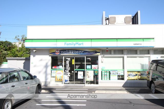 コンビニ　ファミリーマート（コンビニ）まで467m