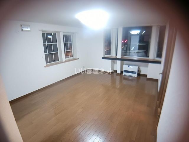 イーストAoiの居間写真