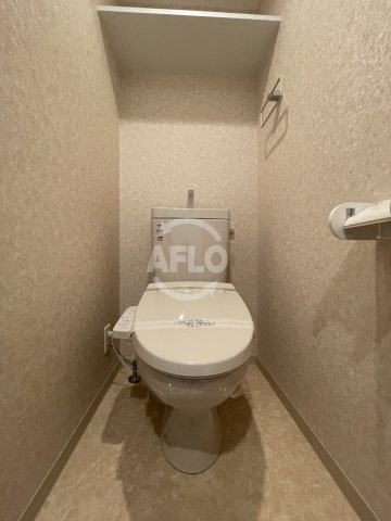 地下鉄御堂筋線 大国町駅 徒歩1分 15階建 築6年のトイレ写真