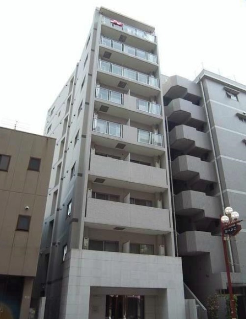 建物外観　鉄筋コンクリート造のがっしりした建物。