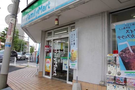 コンビニ　ファミリーマート新宿弁天町店（コンビニ）まで358m