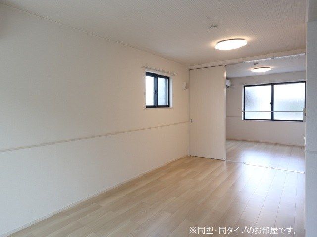 トリエステ Aの居間写真