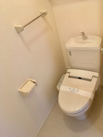 ＪＲ左沢線 東金井駅 徒歩24分 2階建 築17年のトイレ写真