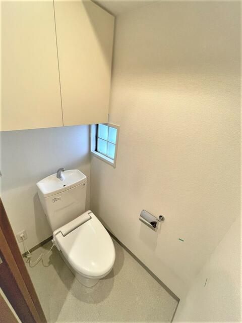 都営大江戸線 新江古田駅 徒歩16分 6階建 築21年のトイレ写真